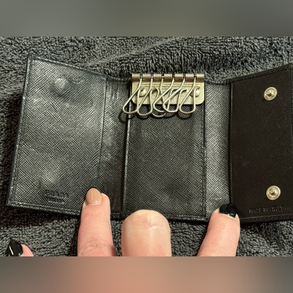 EUC PRADA 6-KEY CASE - Picture 3 of 5